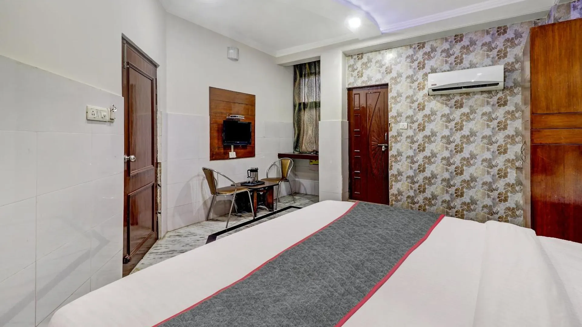 Hotel O Asa Agra Tajganj 4*,  India