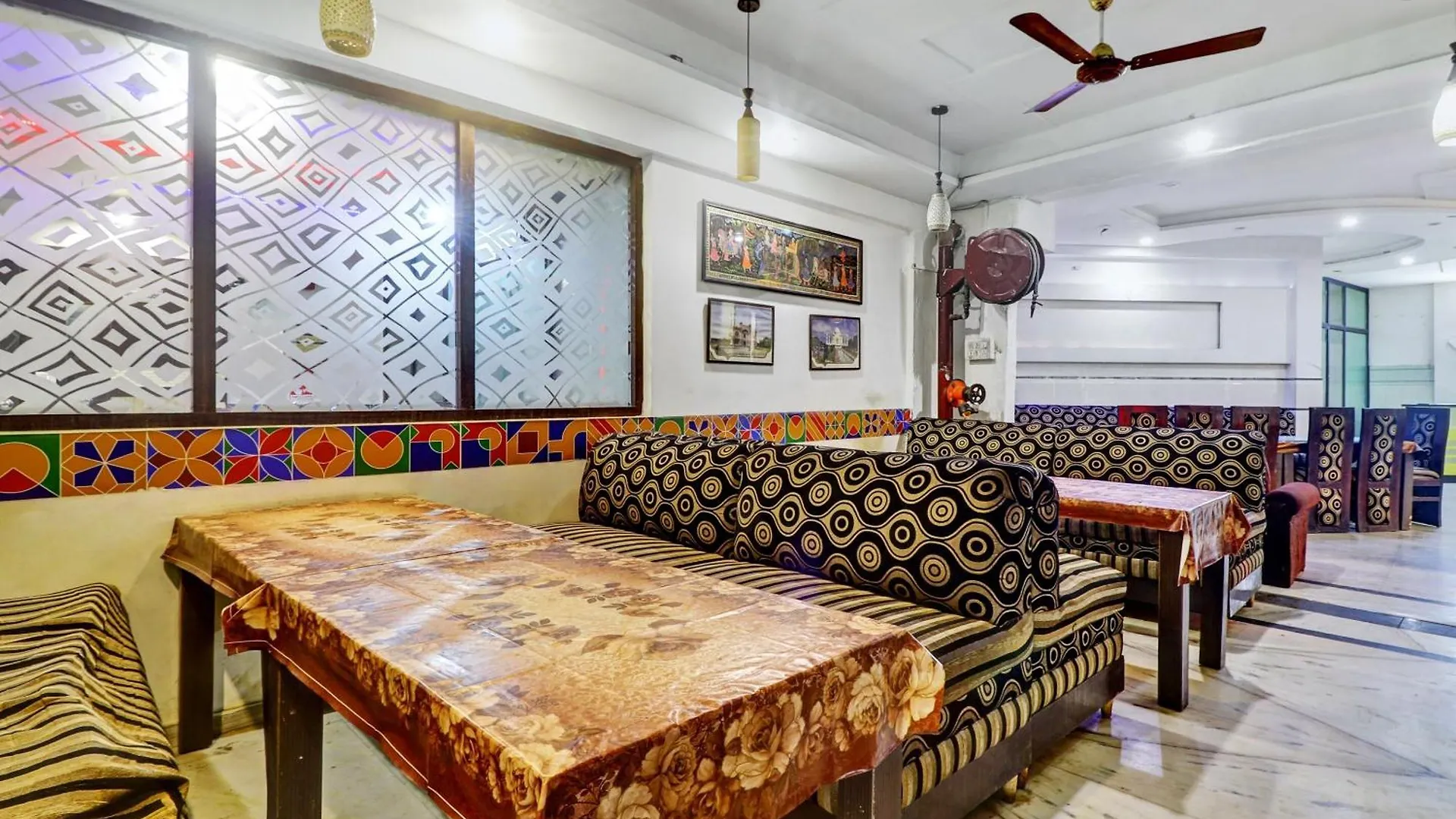 Hotel O Asa Agra Tajganj