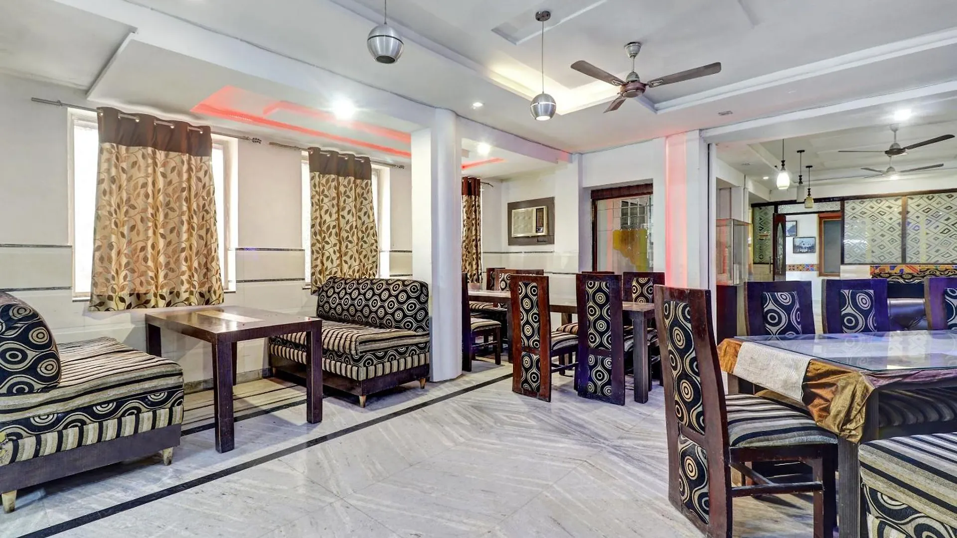 Hotel O Asa Agra Tajganj